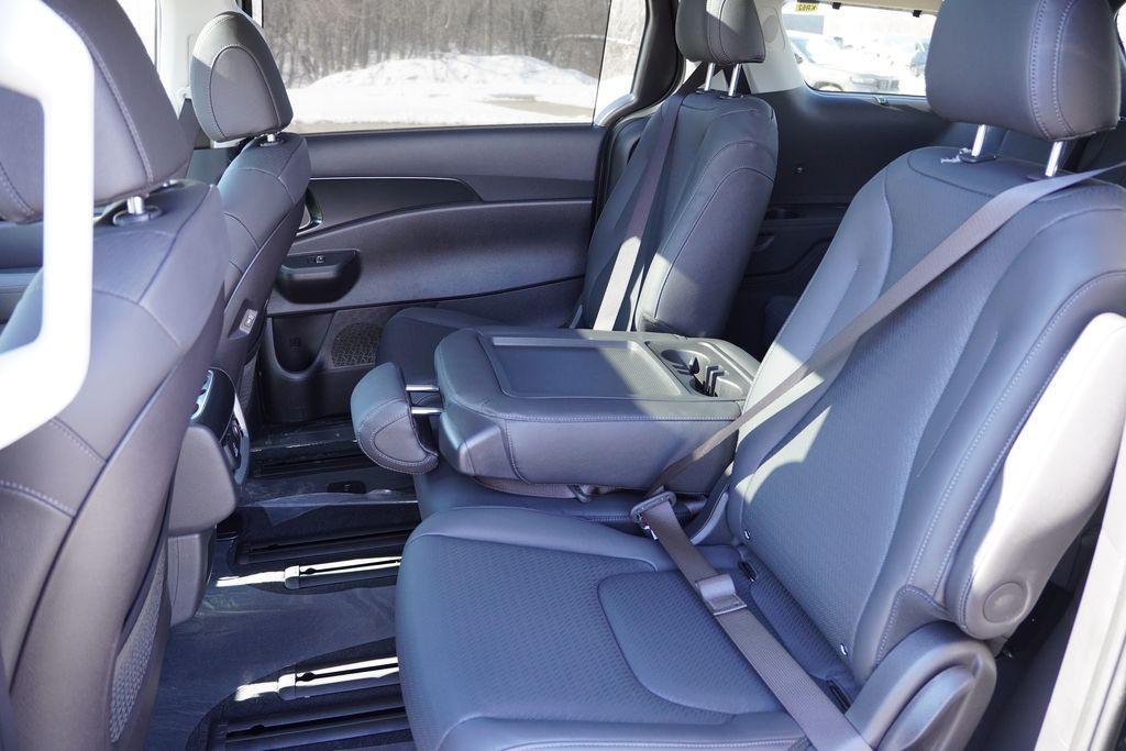 new 2026 Kia Carnival Hybrid car, priced at $49,518