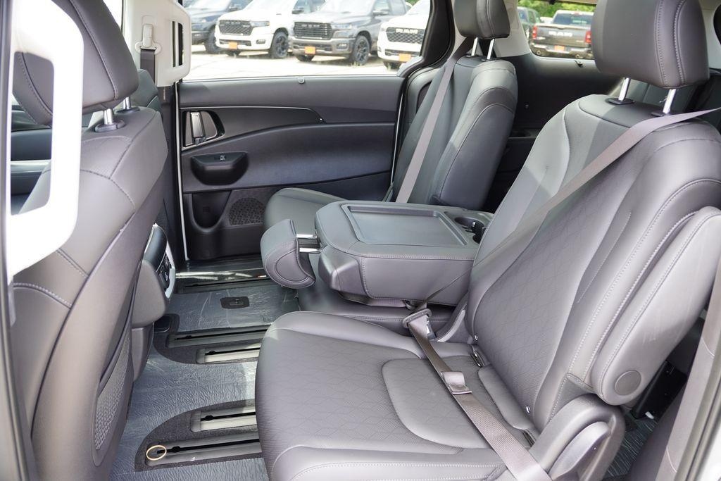 new 2026 Kia Carnival Hybrid car, priced at $46,000