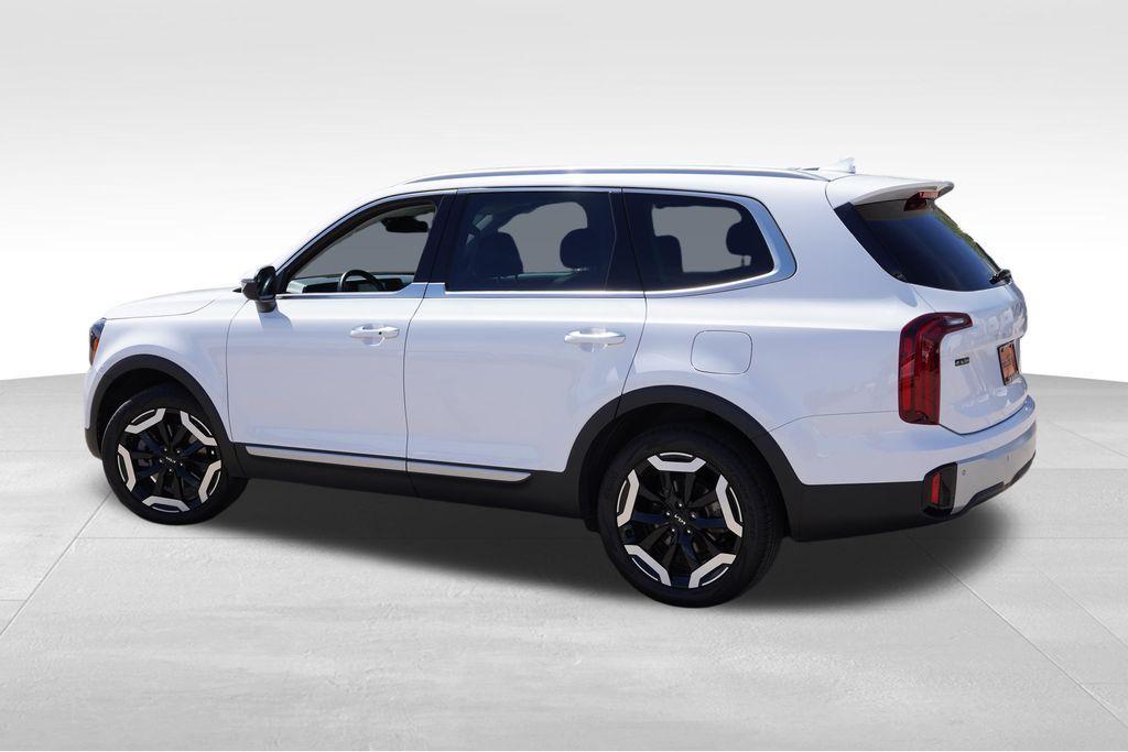 used 2024 Kia Telluride car, priced at $35,424