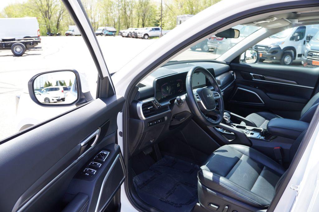 used 2024 Kia Telluride car, priced at $35,424