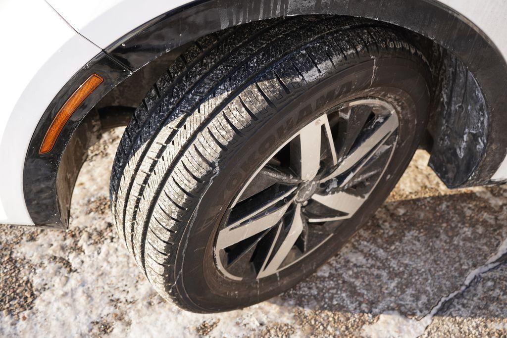 used 2023 Kia Sorento car, priced at $23,937