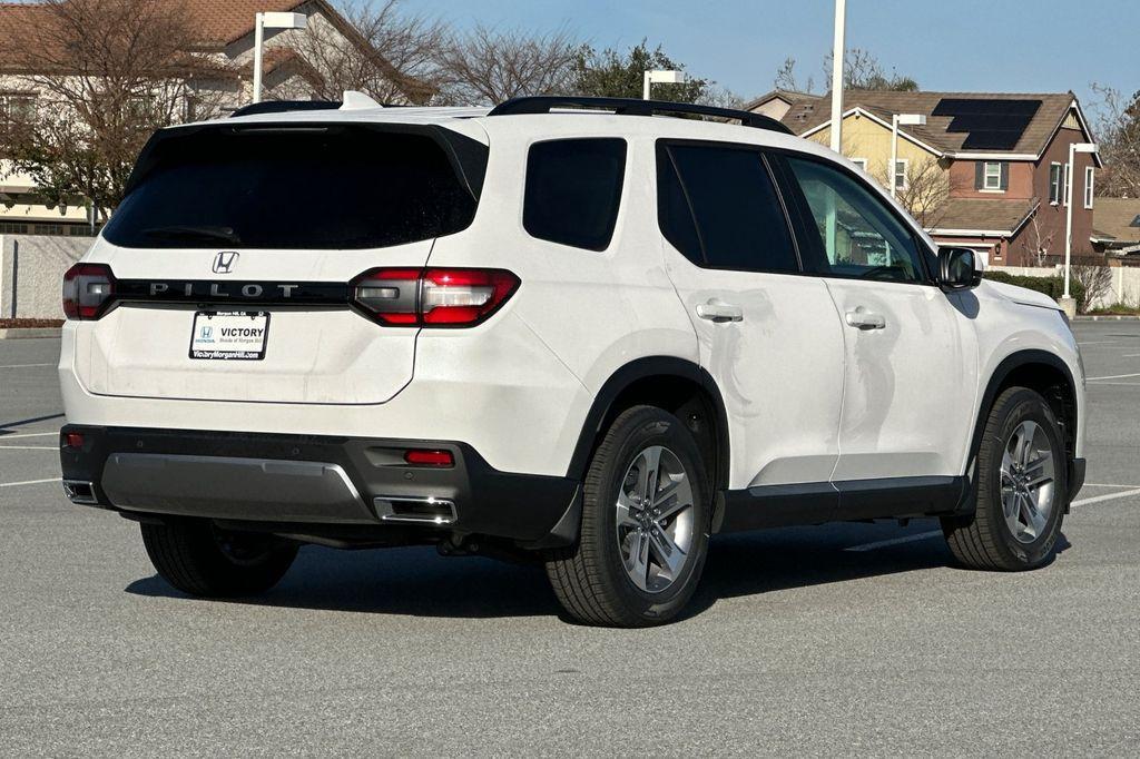 new 2026 Honda Pilot car, priced at $48,090