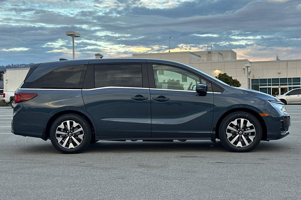 new 2026 Honda Odyssey car, priced at $44,290