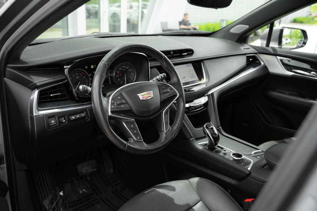 used 2021 Cadillac XT5 car, priced at $30,318