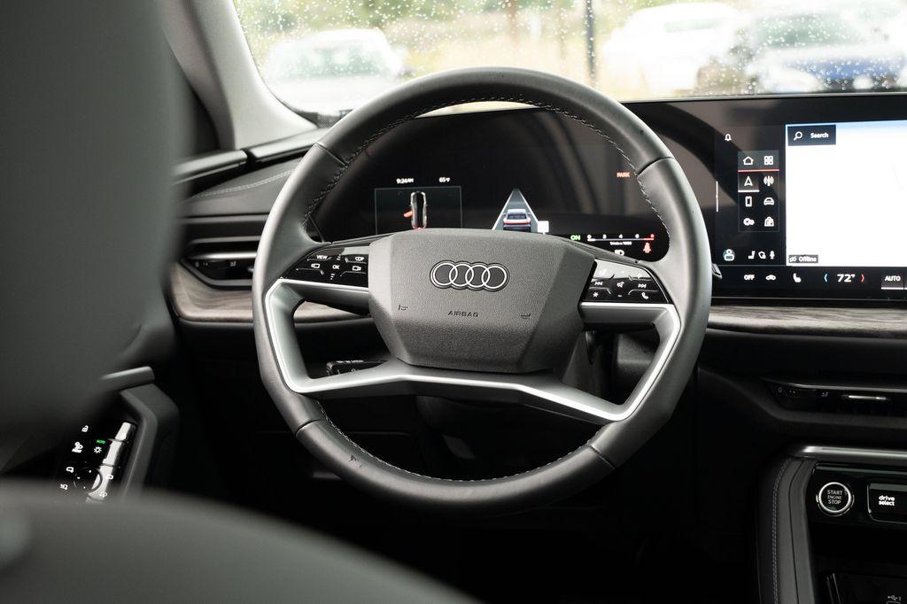 Audi Q5 view 9