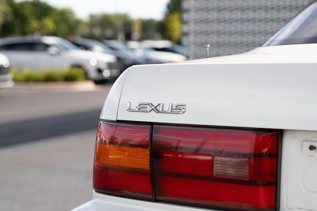 Lexus LS view 27