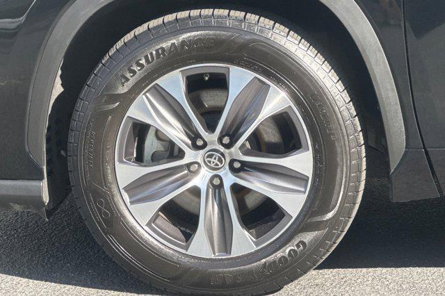 used 2021 Toyota Highlander Hybrid car, priced at $25,598