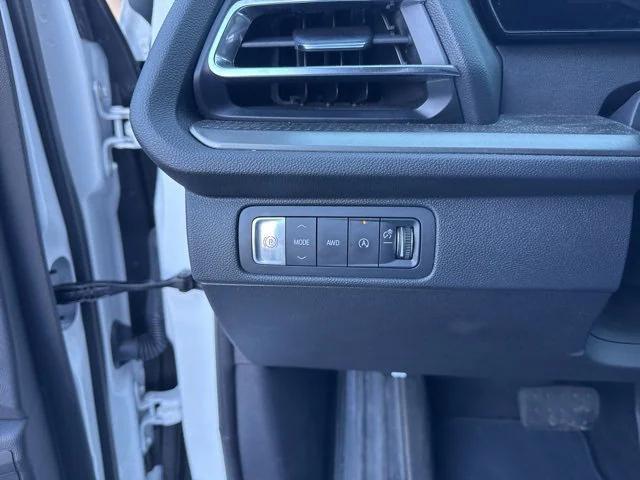 used 2025 Chevrolet Traverse car, priced at $35,630