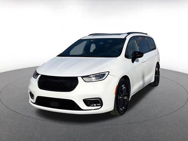 used 2025 Chrysler Pacifica car, priced at $35,064