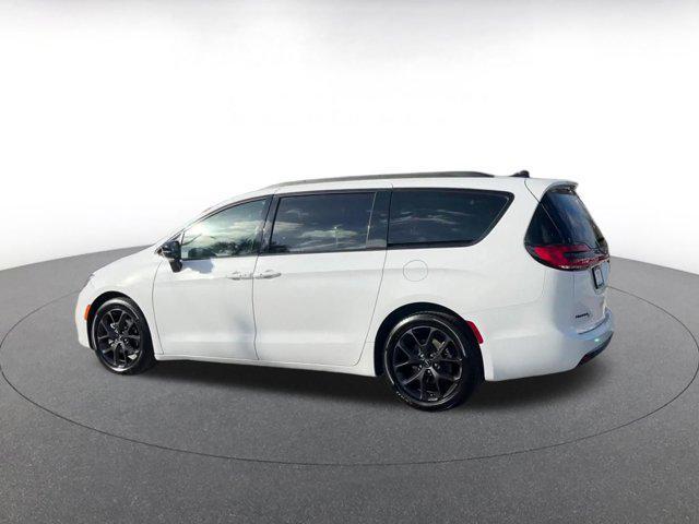 used 2025 Chrysler Pacifica car, priced at $35,064