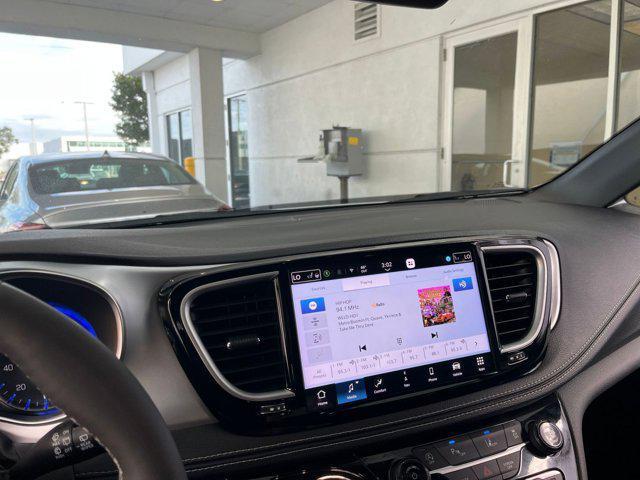 used 2025 Chrysler Pacifica car, priced at $35,064