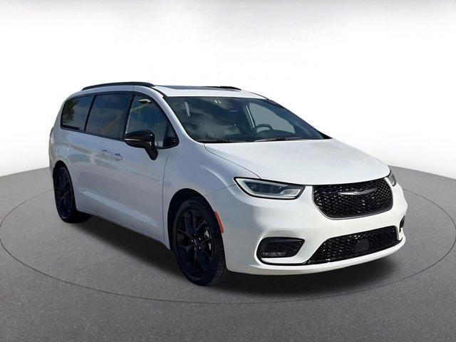 used 2025 Chrysler Pacifica car, priced at $35,064