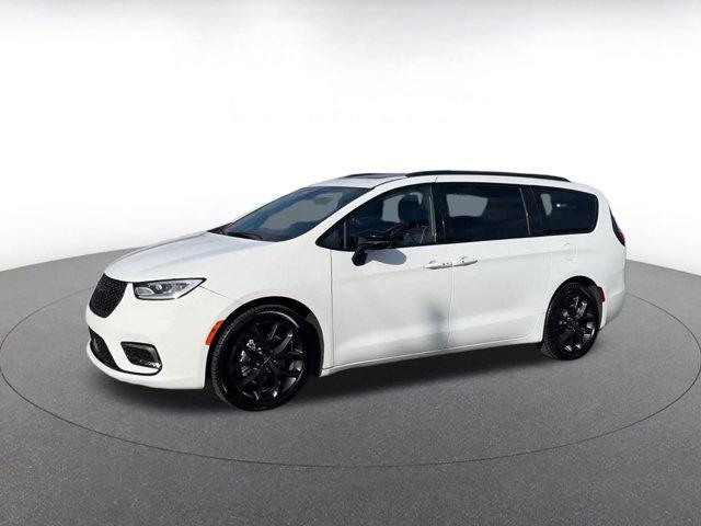 used 2025 Chrysler Pacifica car, priced at $35,064
