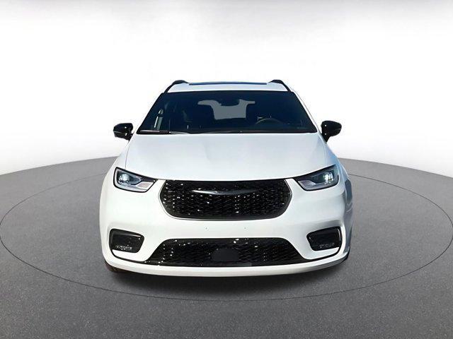 used 2025 Chrysler Pacifica car, priced at $33,250