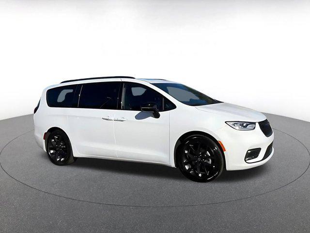 used 2025 Chrysler Pacifica car, priced at $33,250