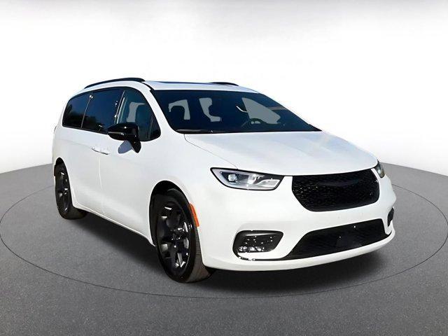 used 2025 Chrysler Pacifica car, priced at $33,250