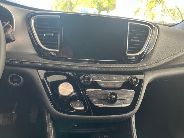 used 2025 Chrysler Pacifica car, priced at $30,849