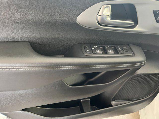 used 2025 Chrysler Pacifica car, priced at $33,289