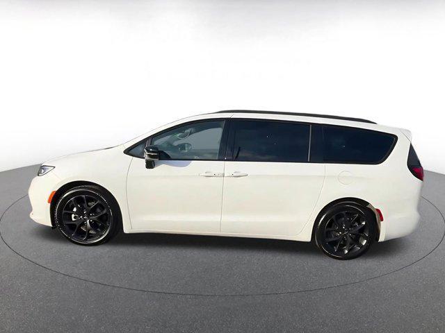 used 2025 Chrysler Pacifica car, priced at $33,289