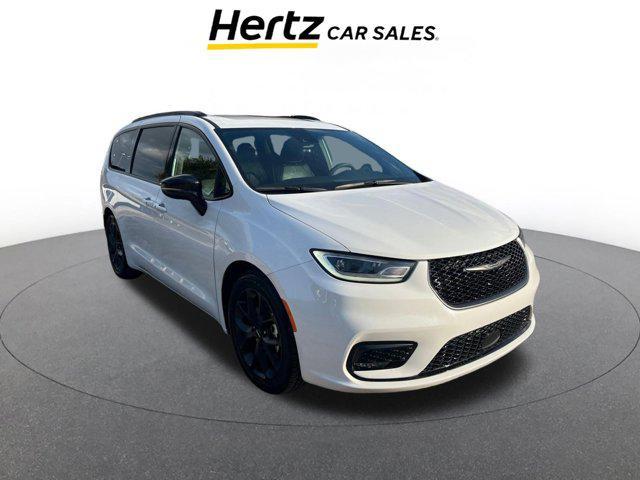 used 2025 Chrysler Pacifica car, priced at $33,289