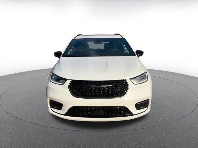 used 2025 Chrysler Pacifica car, priced at $33,289