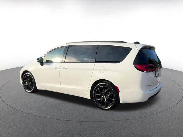 used 2025 Chrysler Pacifica car, priced at $33,289