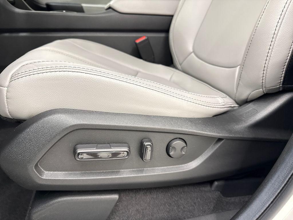 used 2025 Honda Pilot car, priced at $45,991