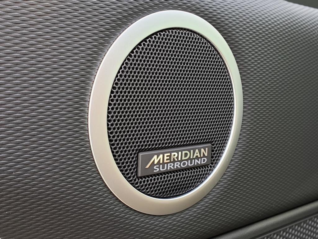 new 2026 Land Rover Discovery car, priced at $81,105