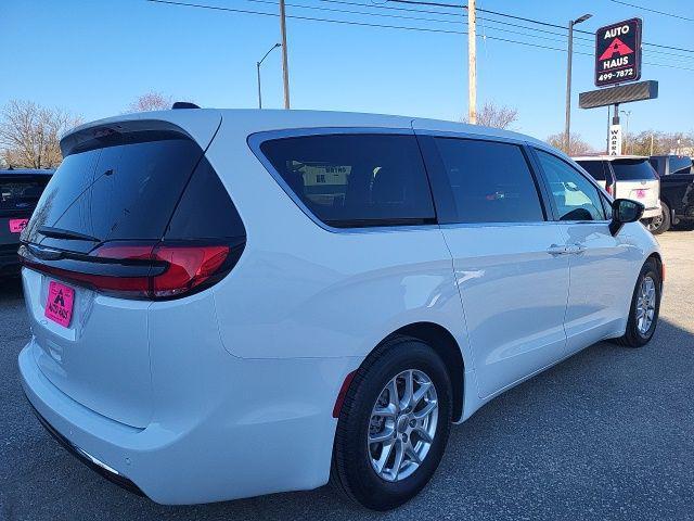 used 2024 Chrysler Pacifica car, priced at $27,516