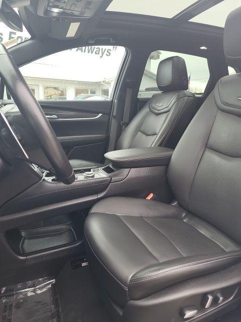 used 2022 Cadillac XT5 car, priced at $30,700