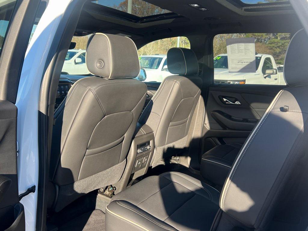 used 2022 Chevrolet Traverse car, priced at $33,900