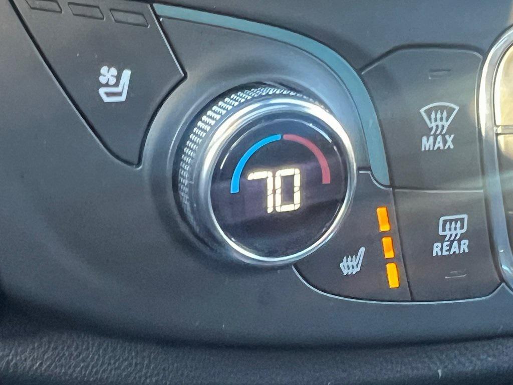 used 2022 Chevrolet Traverse car, priced at $33,900