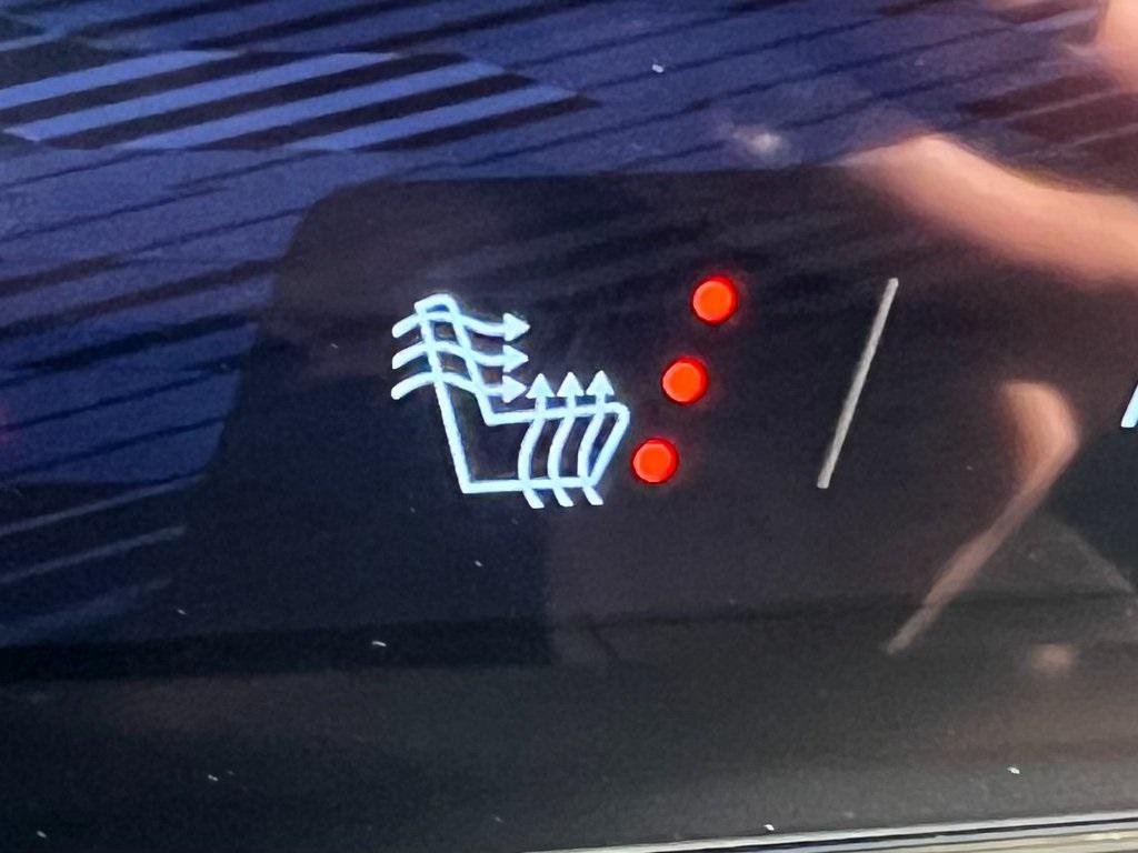 used 2025 Chevrolet Traverse car, priced at $36,892