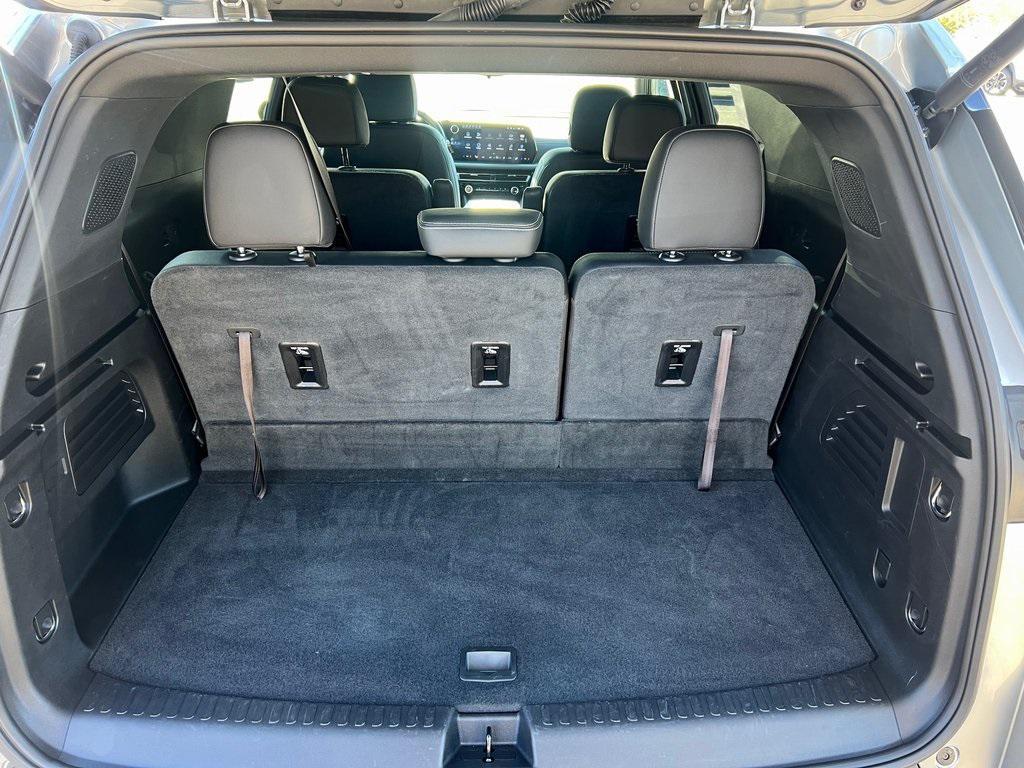 used 2025 Chevrolet Traverse car, priced at $36,892