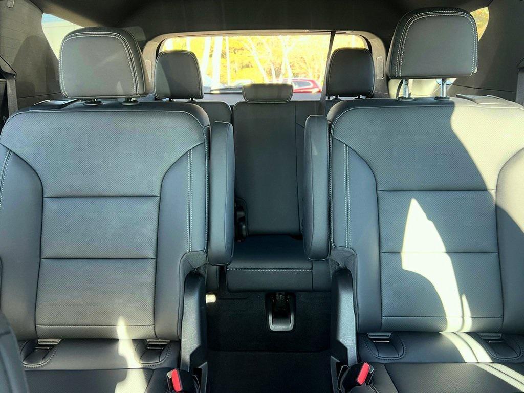 used 2025 Chevrolet Traverse car, priced at $36,892
