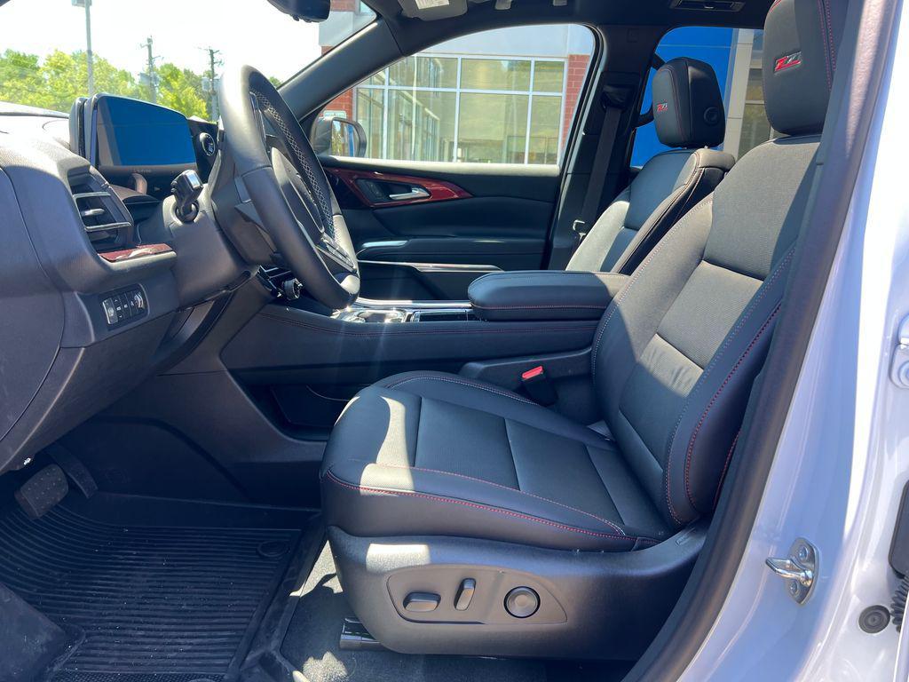 new 2026 Chevrolet Traverse car, priced at $55,590
