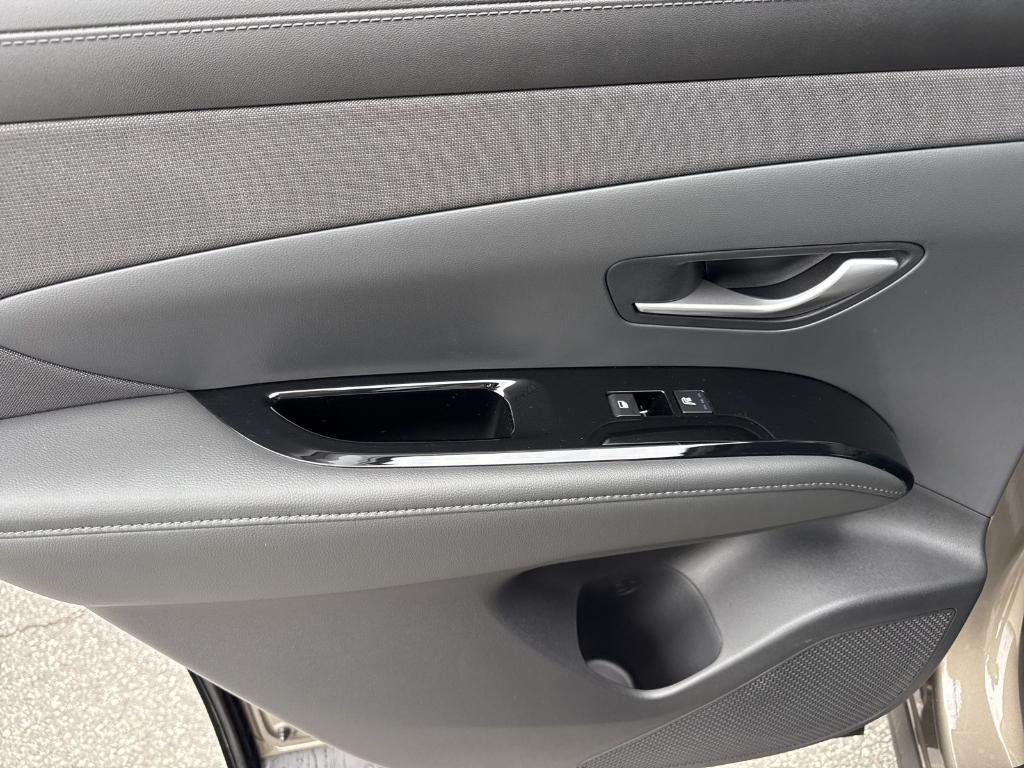 used 2025 Hyundai TUCSON Hybrid car, priced at $39,900