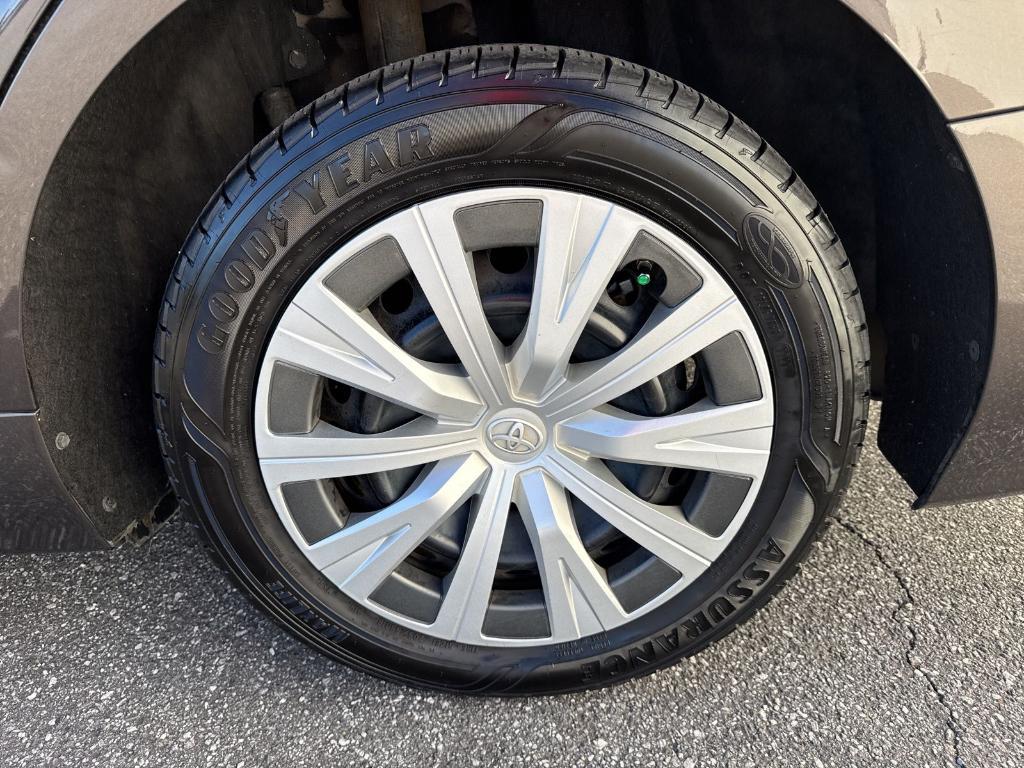 used 2018 Toyota Camry Hybrid car, priced at $14,900