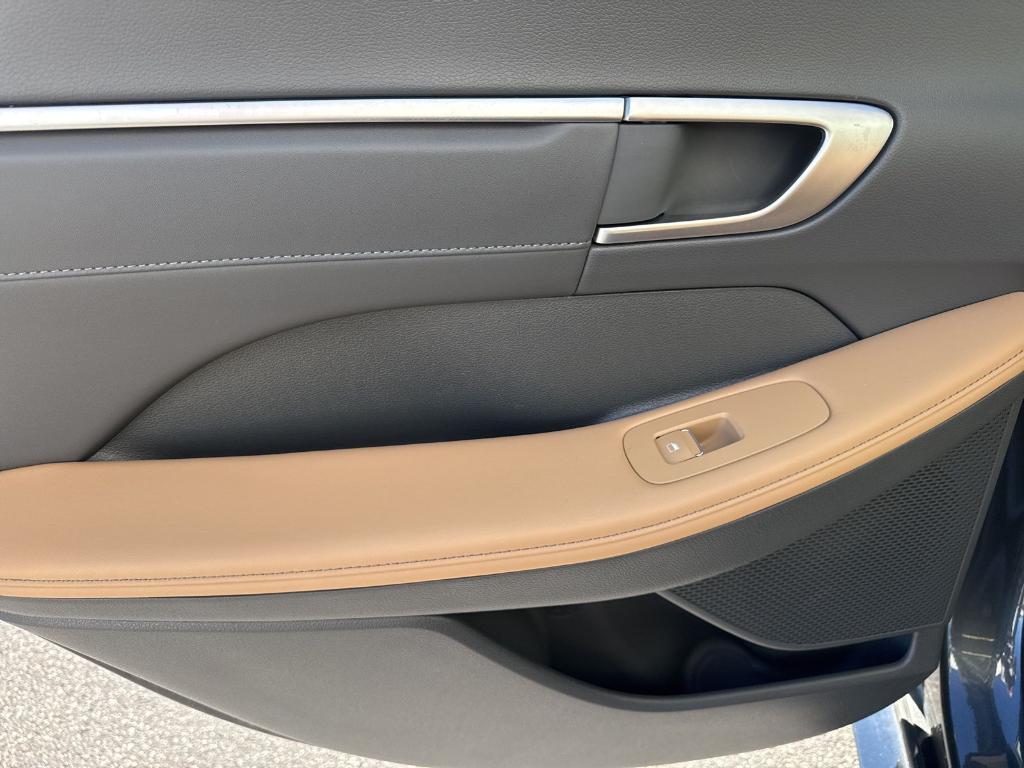 used 2025 Hyundai Sonata Hybrid car, priced at $31,600