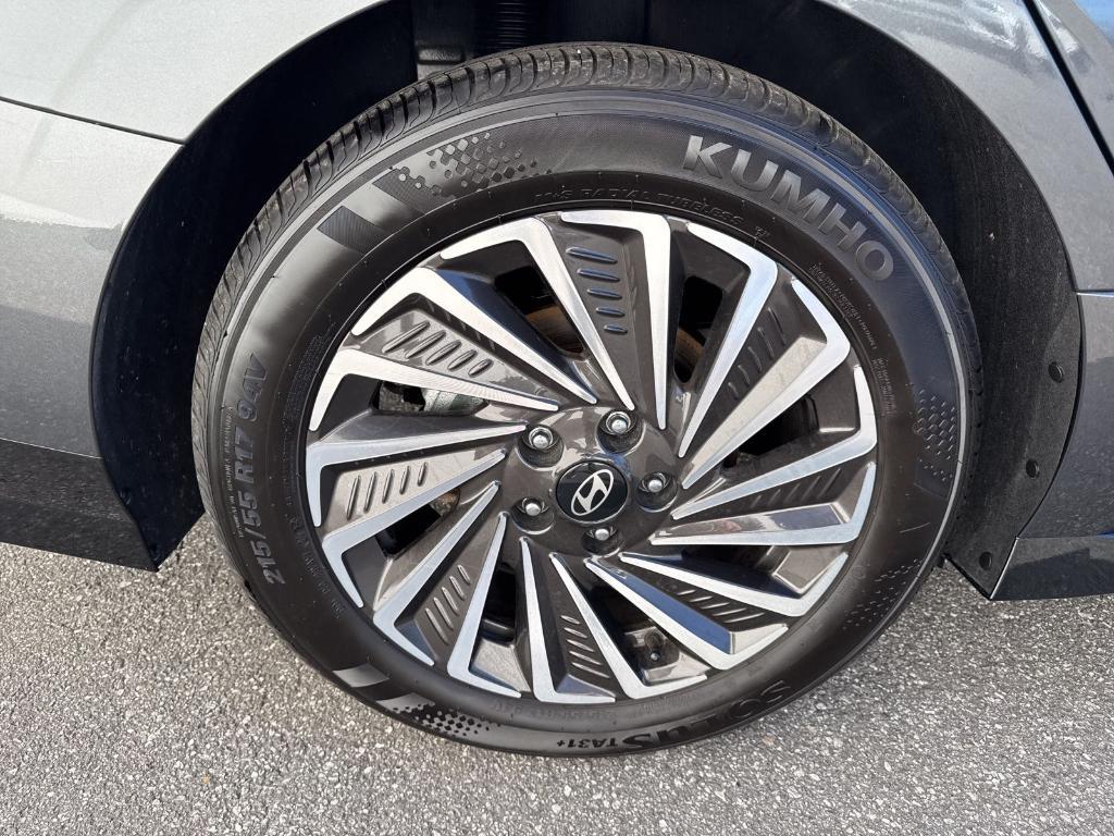 used 2025 Hyundai Sonata Hybrid car, priced at $31,600
