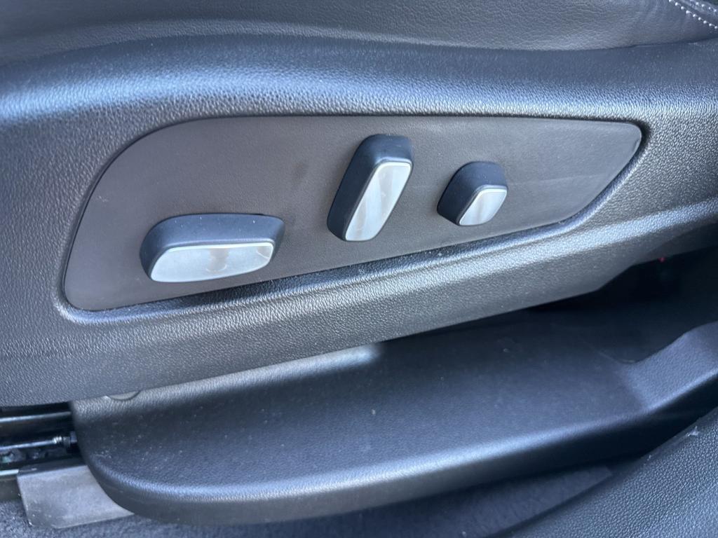 used 2021 Cadillac XT5 car, priced at $31,900