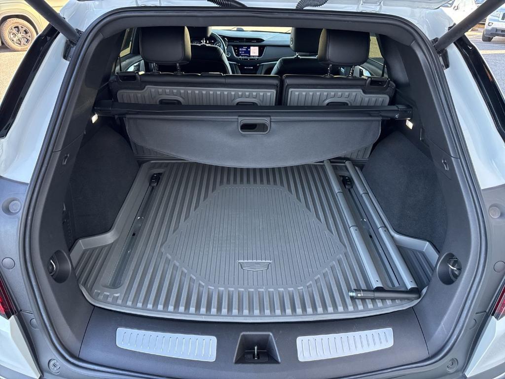 used 2021 Cadillac XT5 car, priced at $31,900