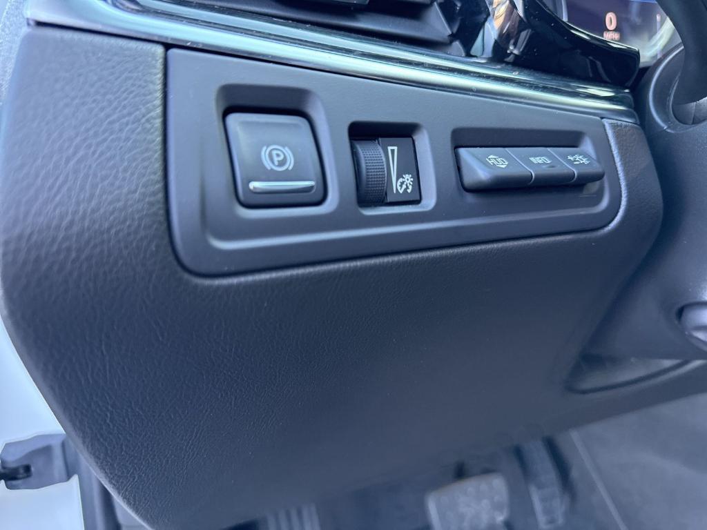 used 2021 Cadillac XT5 car, priced at $31,900