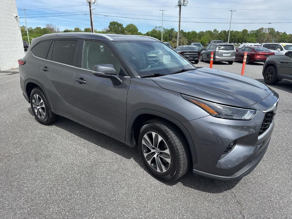 used 2023 Toyota Highlander car, priced at $35,600