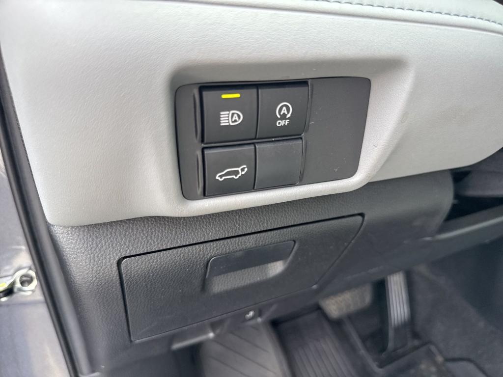 used 2023 Toyota Highlander car, priced at $35,600