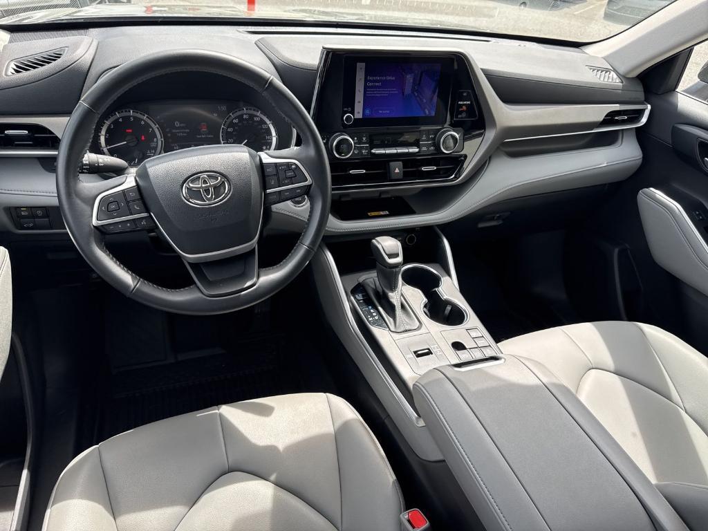 used 2023 Toyota Highlander car, priced at $35,600