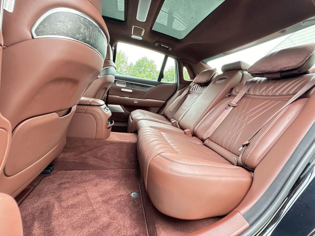2023 Vik Black Genesis G90