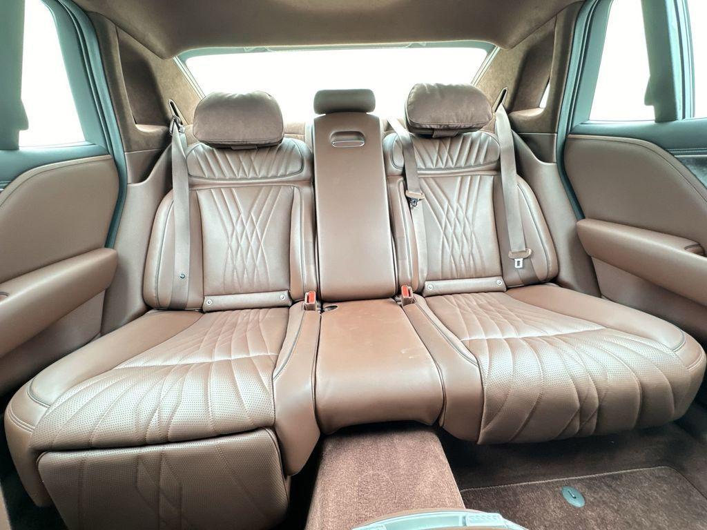 2023 Vik Black Genesis G90