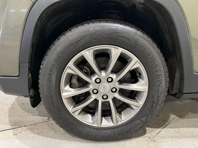 used 2019 Jeep Cherokee car, priced at $13,100