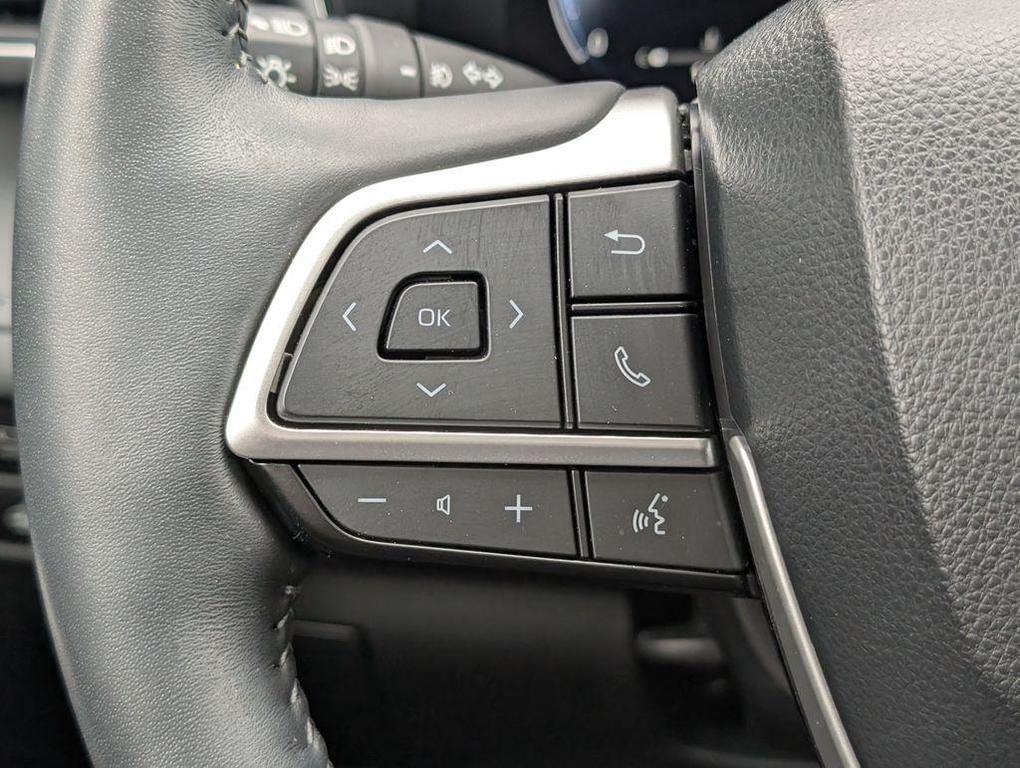 used 2024 Toyota Highlander car, priced at $49,672